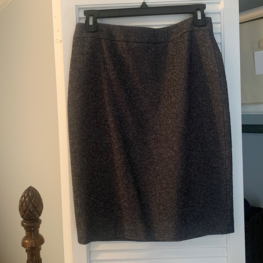 Ann Taylor Loft grey skirt, size 2P